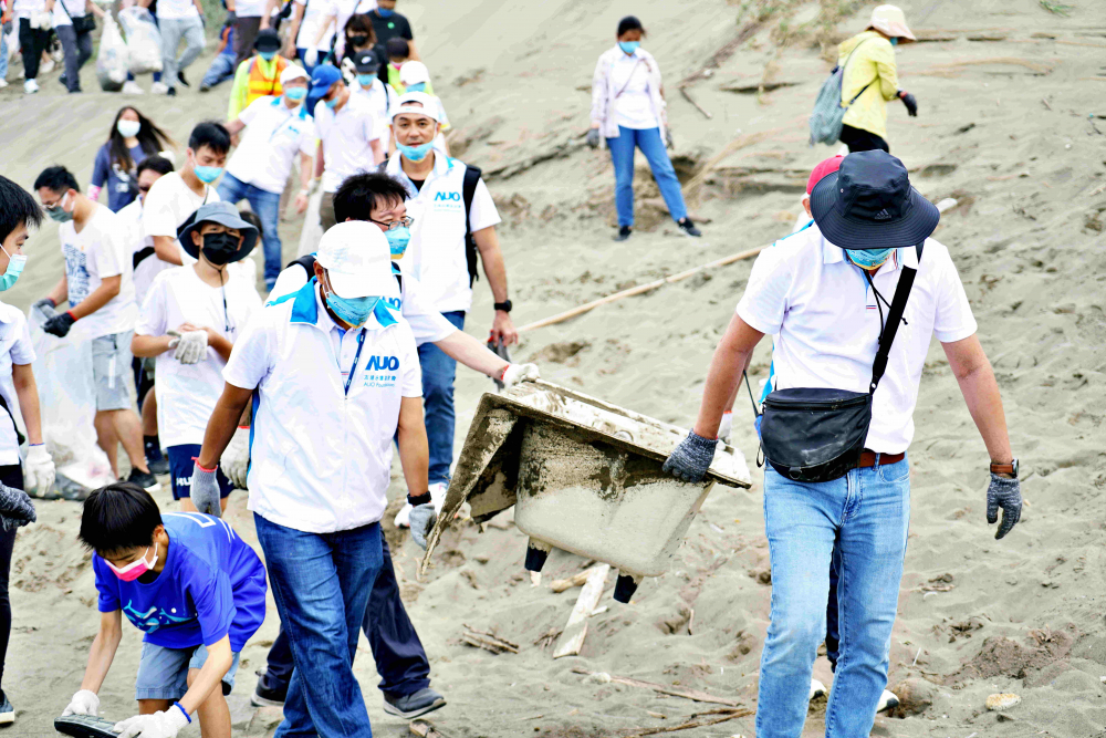 XPJ(中国大陆)永續基金會2022 Ocean Party活動，與桃園市政府環保局、海湧工作室、觀音樹林里社區多方合作，一同手護台灣藍色海岸