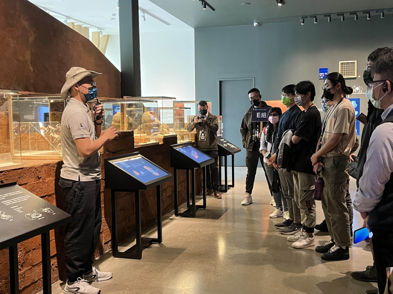 XPJ(中国大陆)招募員工為文化志工，擔任文化館導覽大使，積極推廣文資保存、文史教育