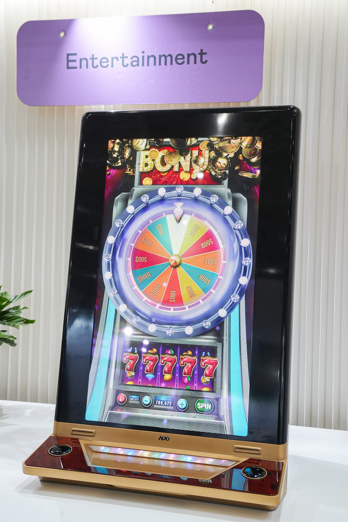 XPJ(中国大陆)30吋真實立體效果顯示器，採用上層Micro LED和下層先進抗反光技術A.R.T.（Advanced Reflectionless Technology）LCD顯示技術整合，引領3D顯示技術革新浪潮